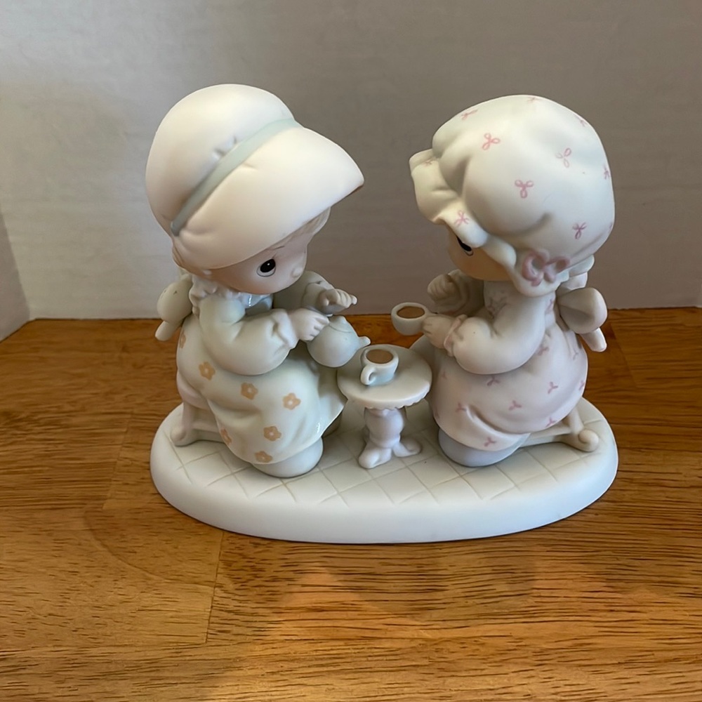 Precious Moments Friendship hits the spot figurine